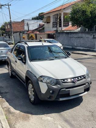 FIAT STRADA 1.8 MPI ADVENTURE CD 16V FLEX 3P MANUAL FIAT STRADA 1.8 MPI ADVENTURE CD 16V FLEX 3P MANUAL